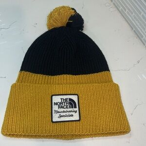 Brand New North Face Beanie – University of Michigan Colors with Pom-Pom